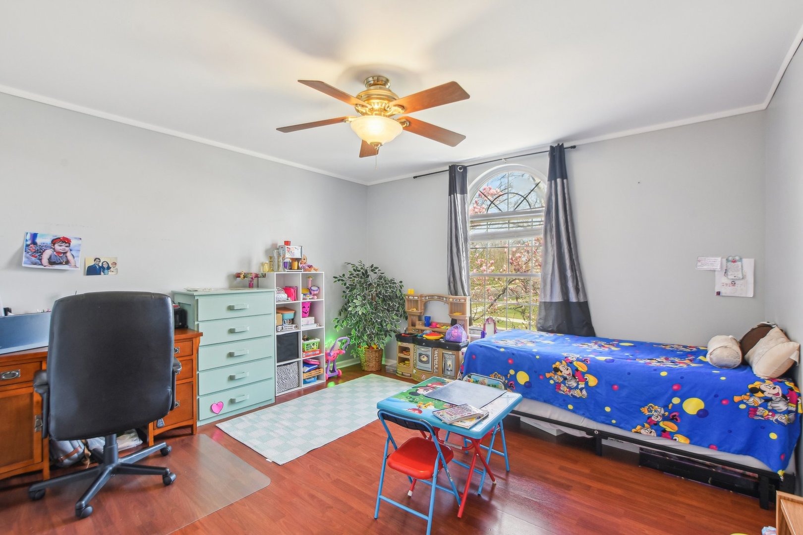 3407 Sandpiper Drive Aurora, IL 60504 - Photo 11 of 20 a living room with furniture and a wooden floor