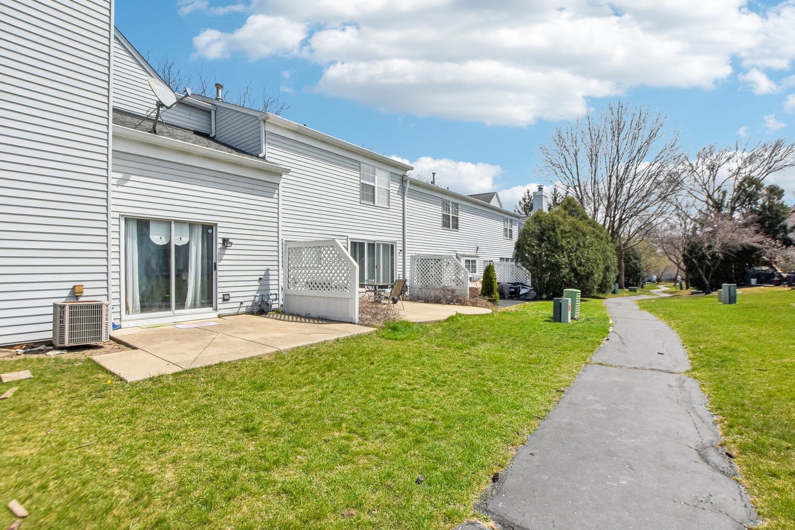 3407 Sandpiper Drive Aurora, IL 60504 - Photo 18 of 20 a front view of house with yard
