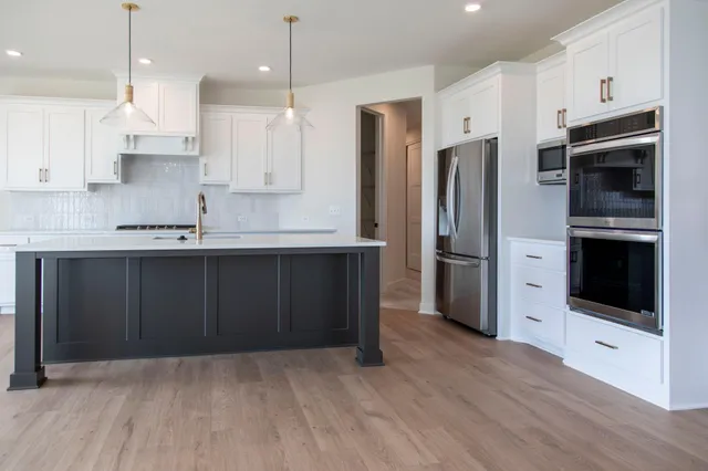 $930,984 | 3627 Knightsbridge Trail Lake North, Lake Elmo, MN 55042