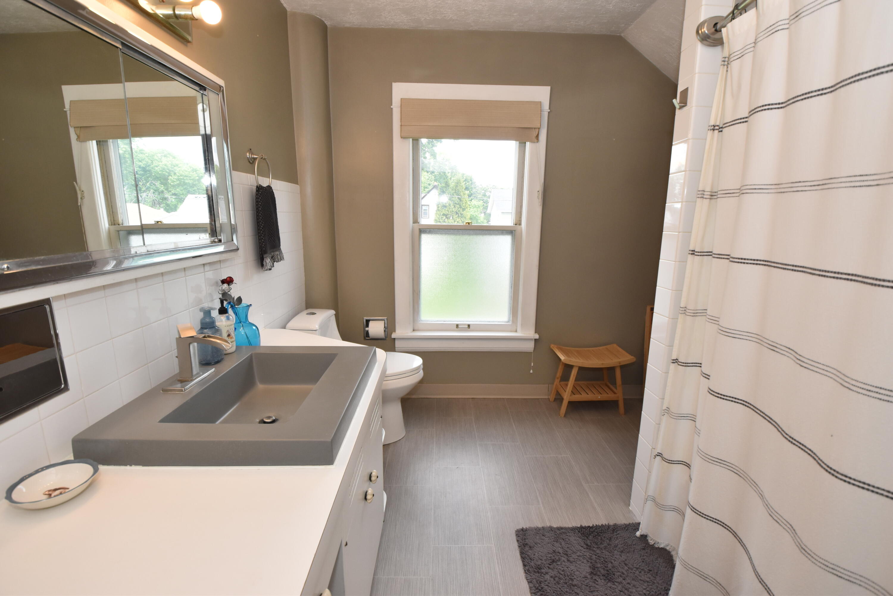 700 Grove Avenue Racine, WI 53405 - Photo 22 of 39 Hall bath