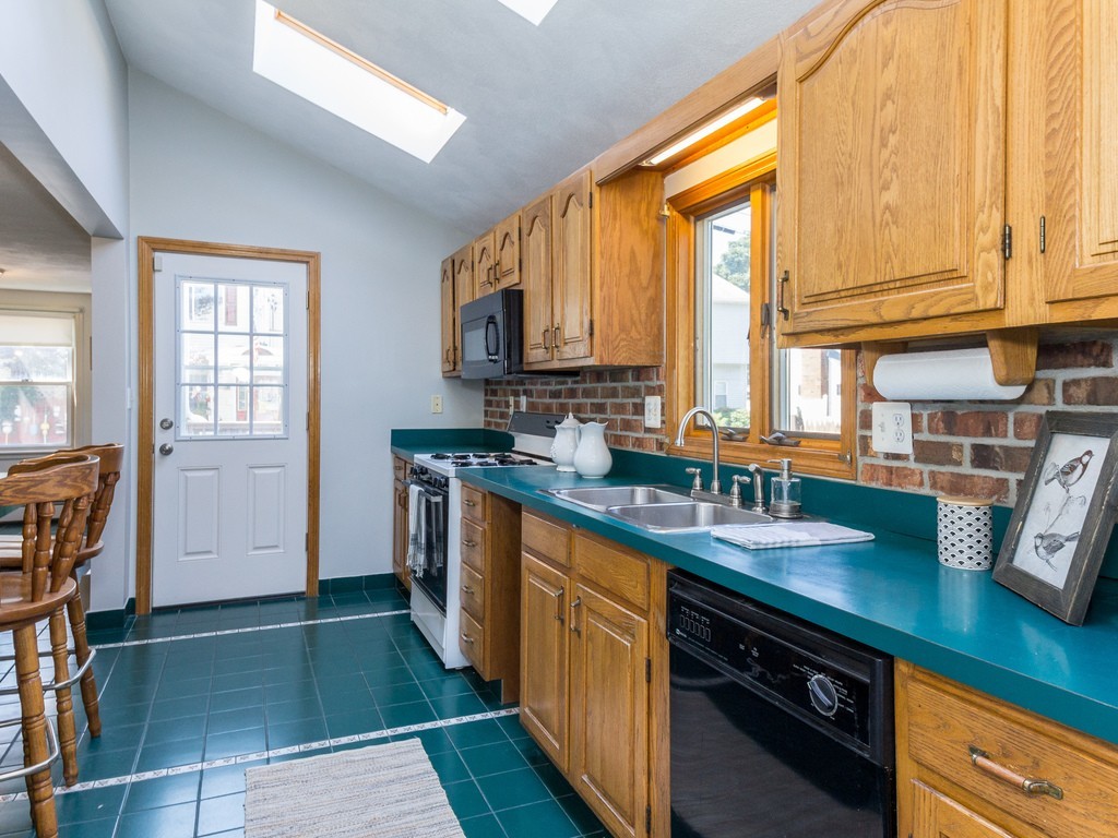 263 North Shore Road Revere, MA 02151 - Photo 6 of 30 Gallery Image 6