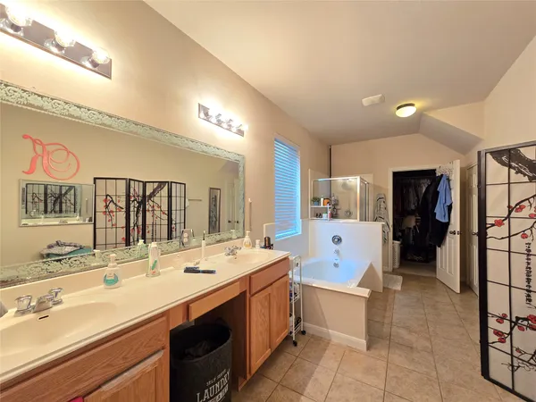 $2,450 | 204 Valona Loop, Round Rock, TX 78681