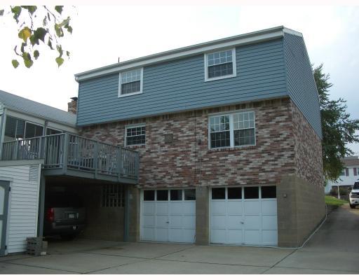 2004 Canyon Drive McKees Rocks, PA 15136 - Photo 8 of 8 Exterior Back.