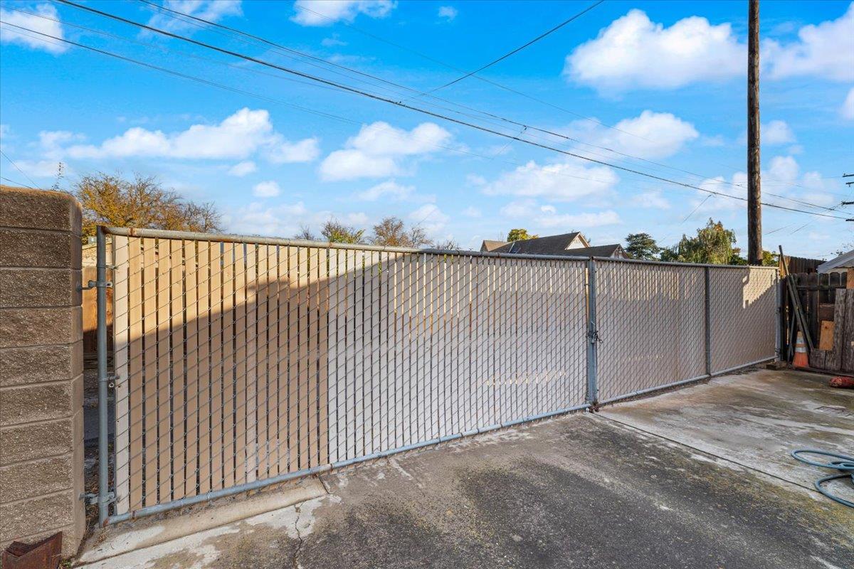 232 Fusco Avenue Modesto, CA 95354 - Photo 48 of 52 a view of a balcony