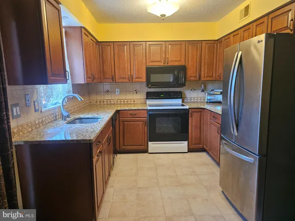 $395,000 | 2 Carver Place, Lawrenceville, NJ 08648