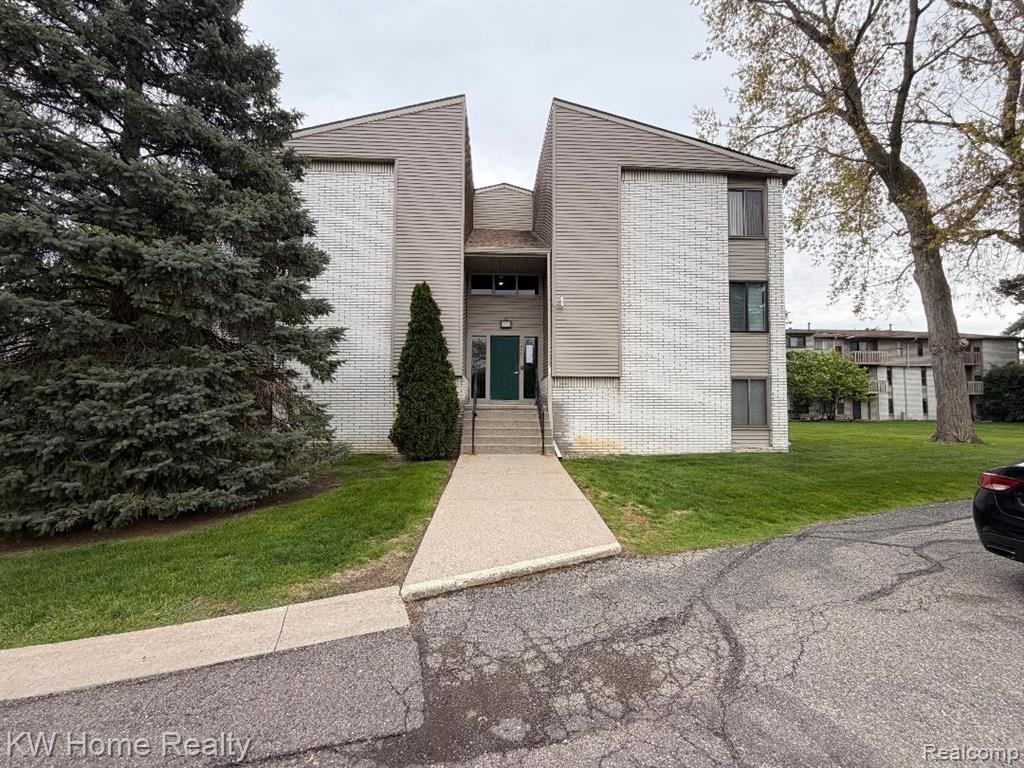 32005 West 12 Mile Road, Unit 204 Farmington, MI 48334 - Photo 2 of 13