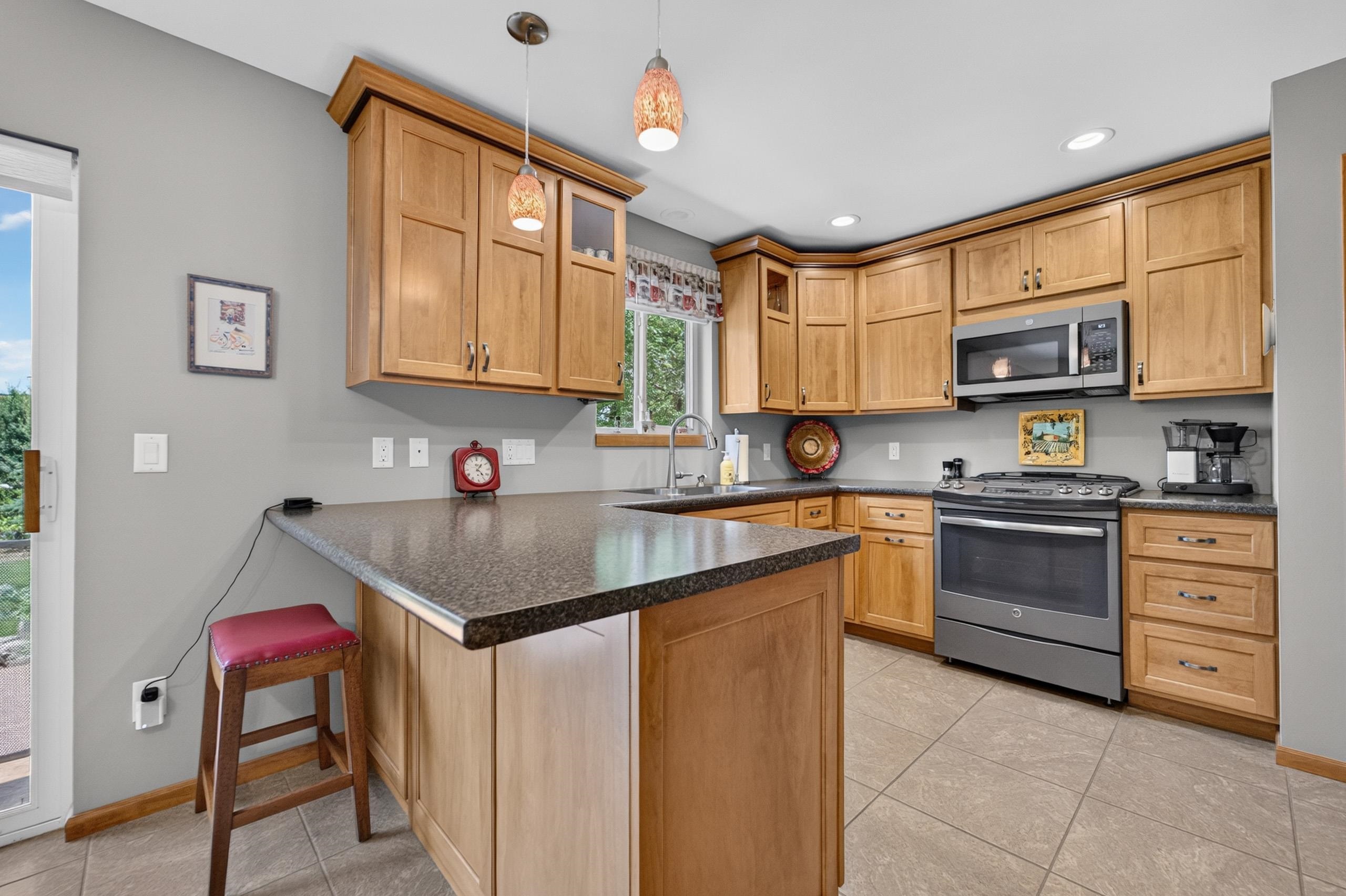 837 Vista Ridge Drive Mount Horeb, WI 53572 - Photo 8 of 38