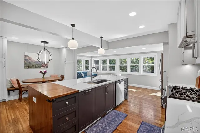 $575,000 | 1612 Dougherty Ferry Road, Kirkwood, MO 63122