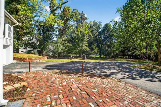 $575,000 | 1612 Dougherty Ferry Road, Kirkwood, MO 63122