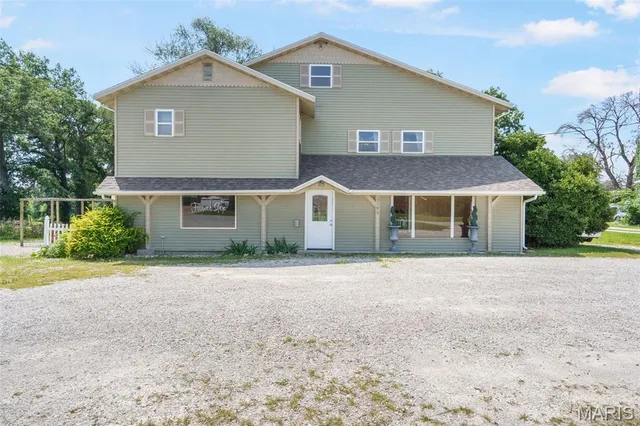 $319,000 | 1106 East Lafayette, Edina, MO 63537