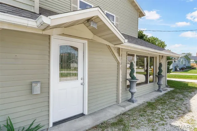 $319,000 | 1106 East Lafayette, Edina, MO 63537