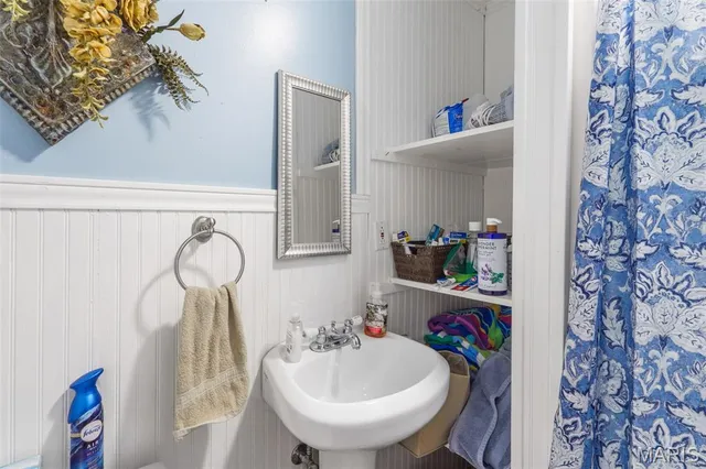 $299,000 | 1106 East Lafayette, Edina, MO 63537