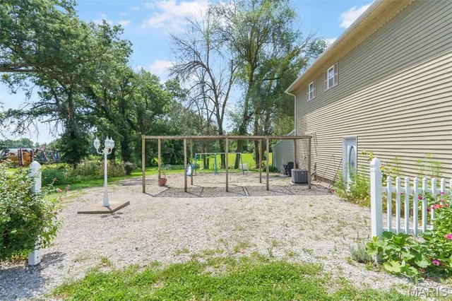 $319,000 | 1106 East Lafayette, Edina, MO 63537