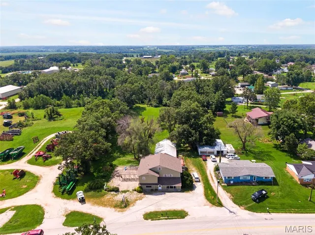 $299,000 | 1106 East Lafayette, Edina, MO 63537