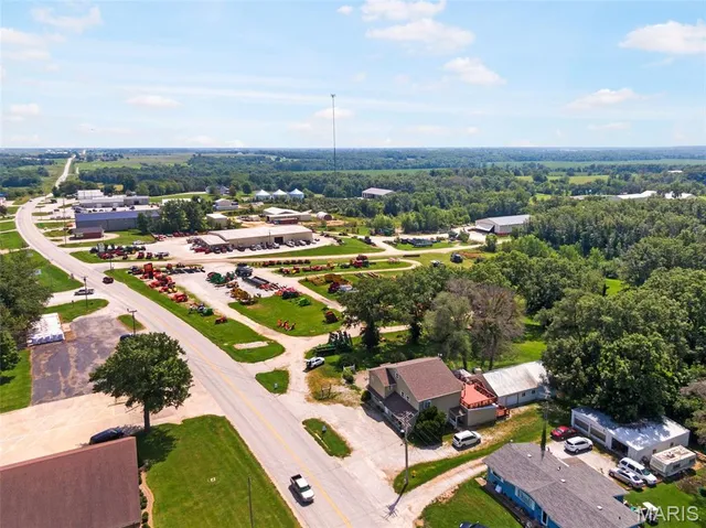 $319,000 | 1106 East Lafayette, Edina, MO 63537