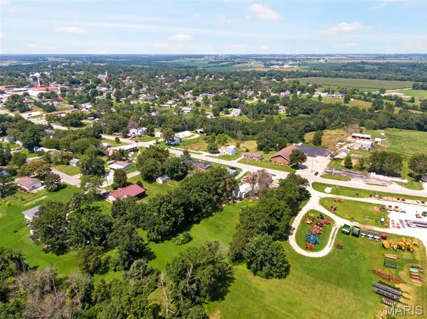 $299,000 | 1106 East Lafayette, Edina, MO 63537