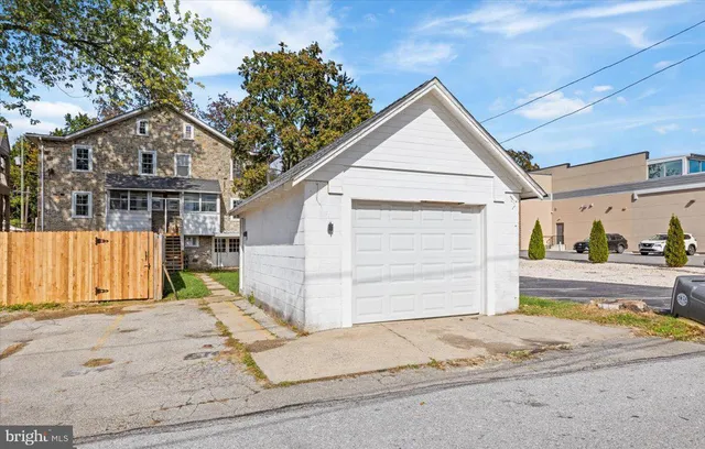 $2,500 | 514 East Lancaster Avenue, Downingtown, PA 19335