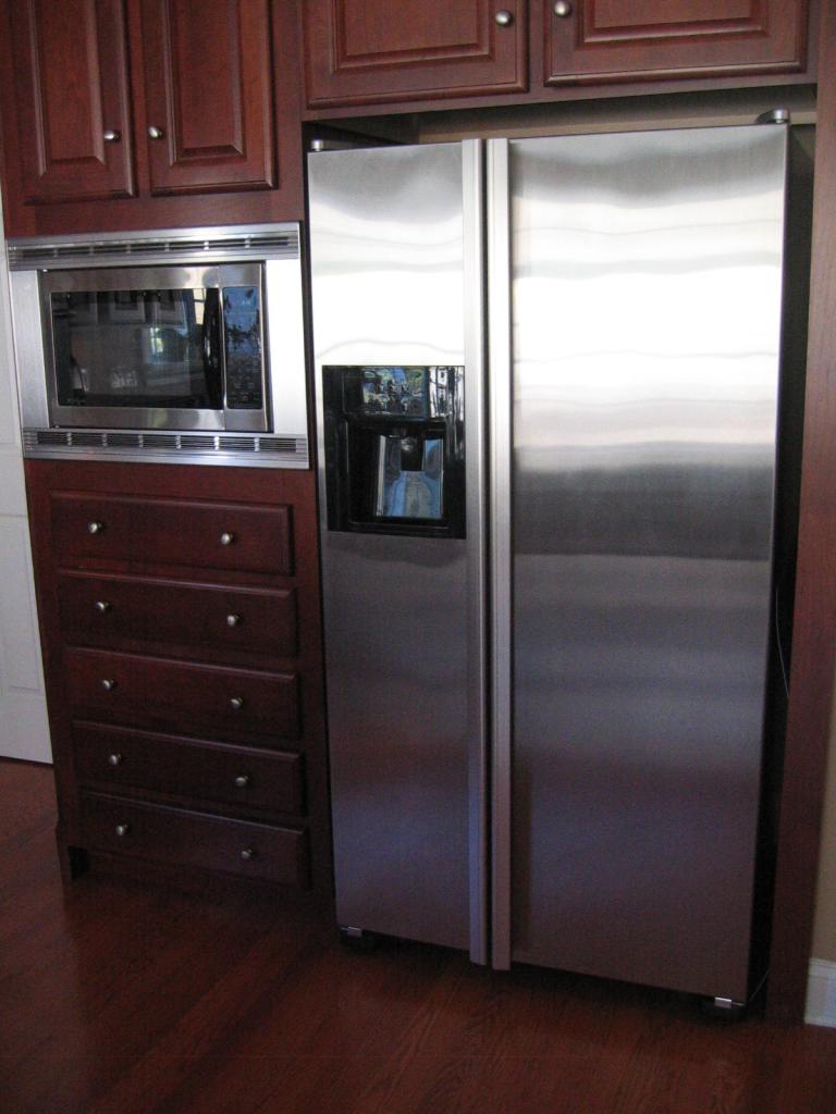 137 Rachel Road Stroudsburg, PA 18360 - Photo 16 of 29 a kitchen with a refrigerator and a microwave