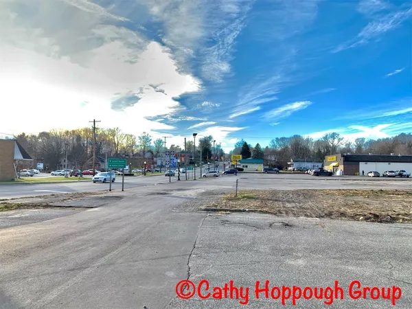 $499,000 | 428 West Lincoln Avenue, Ionia, MI 48846