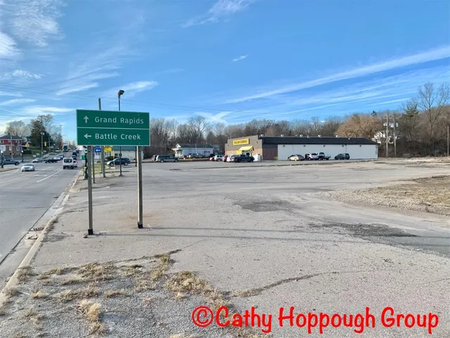 $499,000 | 428 West Lincoln Avenue, Ionia, MI 48846