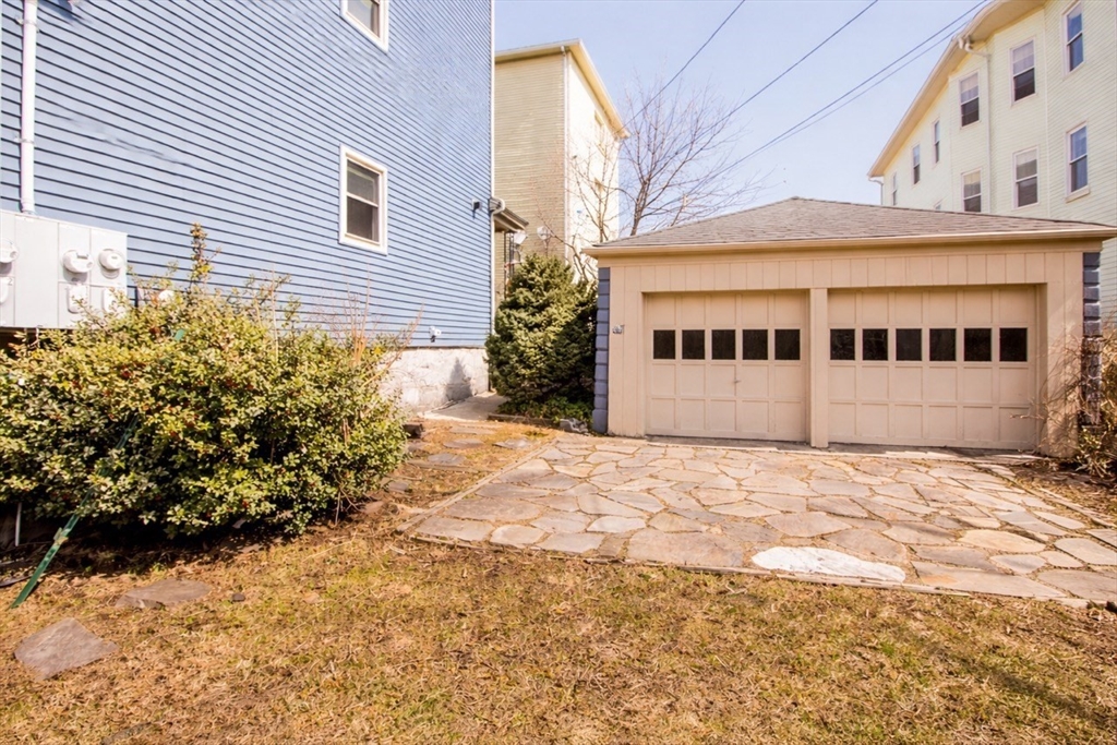 56 Cohasset Street Worcester, MA 01604 - Photo 6 of 33