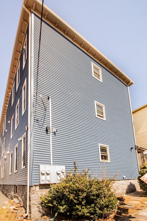 56 Cohasset Street Worcester, MA 01604 - Photo 8 of 33