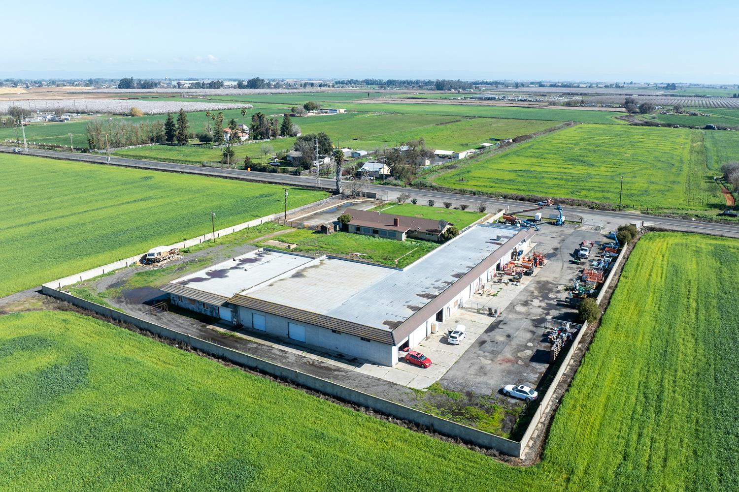 3941 Roselle Avenue Modesto, CA 95357 - Photo 9 of 13 a view of a garden with an ocean