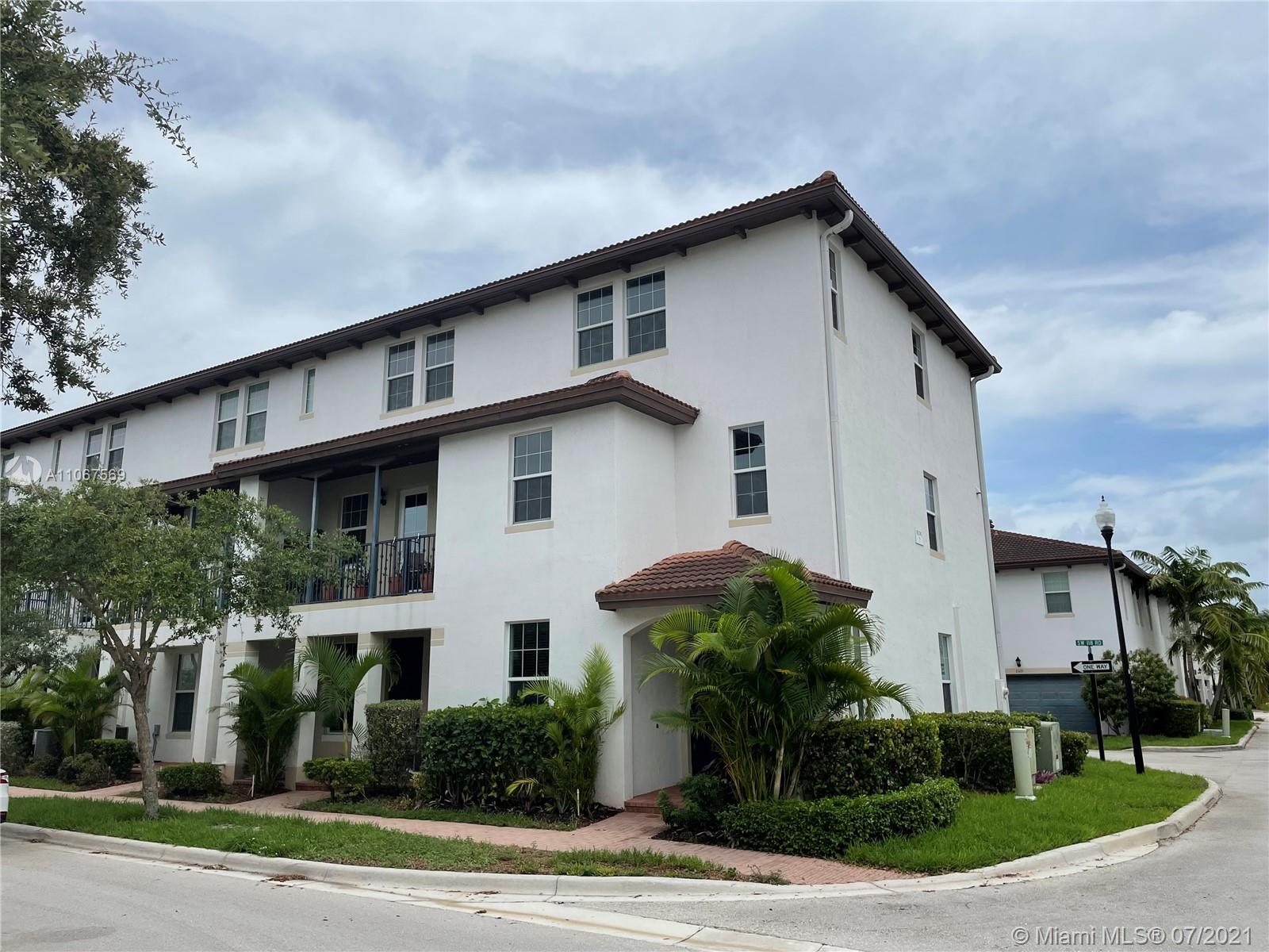 2668 Southwest 118 Road Miramar, FL 33025 - Photo 3 of 18 Gallery Image 3
