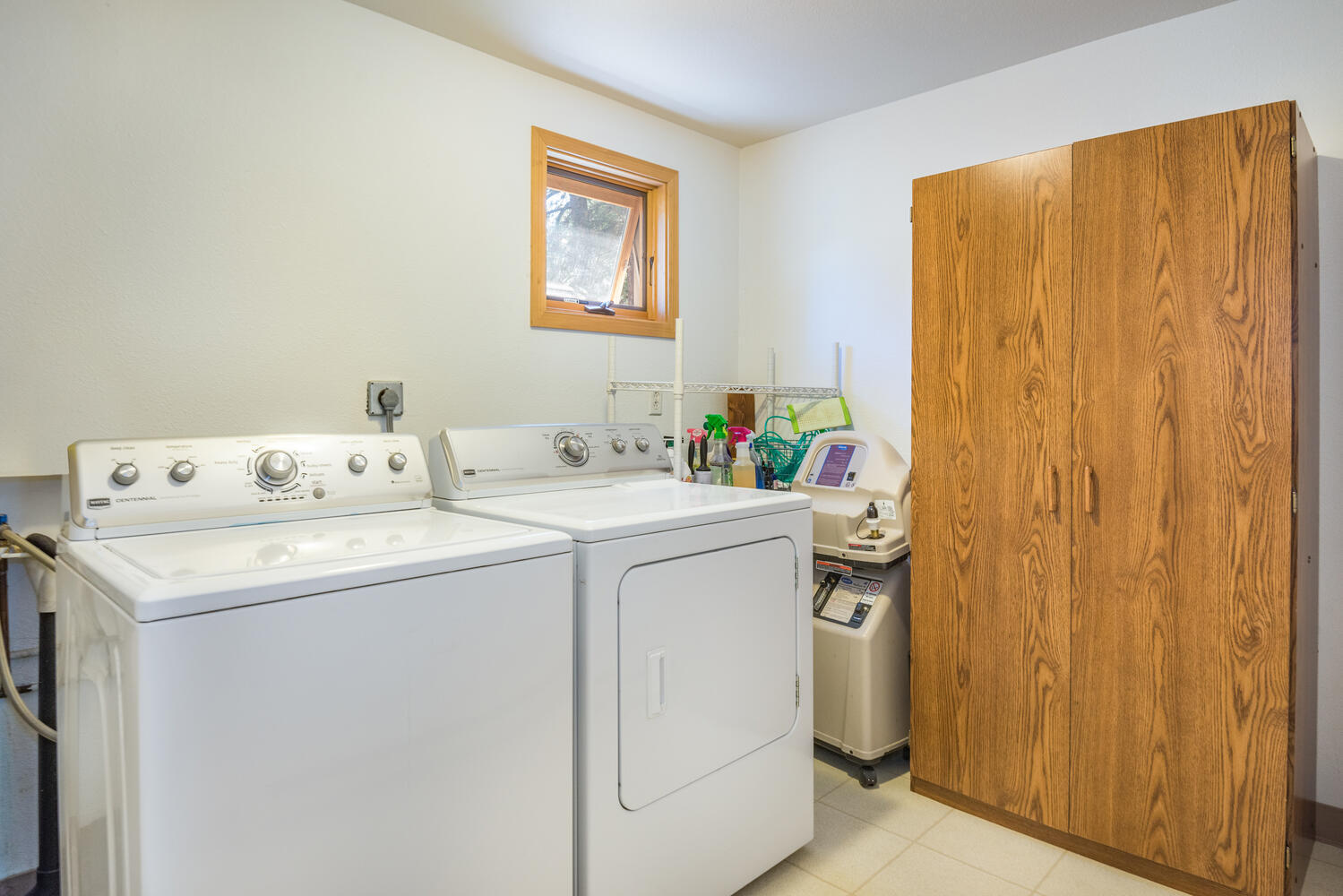 67895 Peterson Burn Road Sisters, OR 97759 - Photo 45 of 63 Guest house laundry room