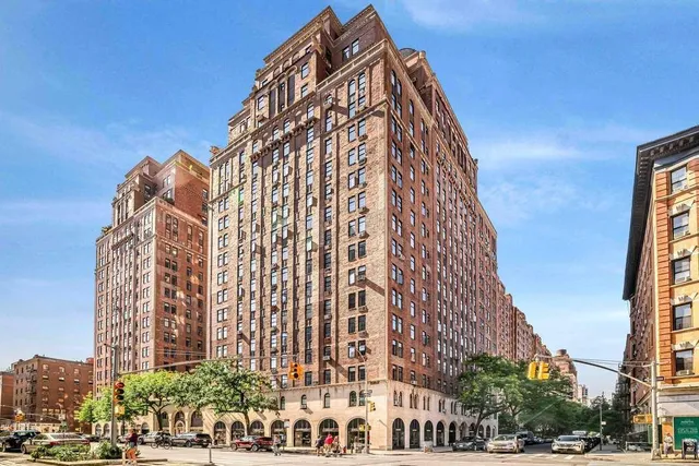 $1,495,000 | 410 West 24th Street, Unit 11L | Chelsea
