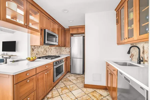 $1,495,000 | 410 West 24th Street, Unit 11L | Chelsea