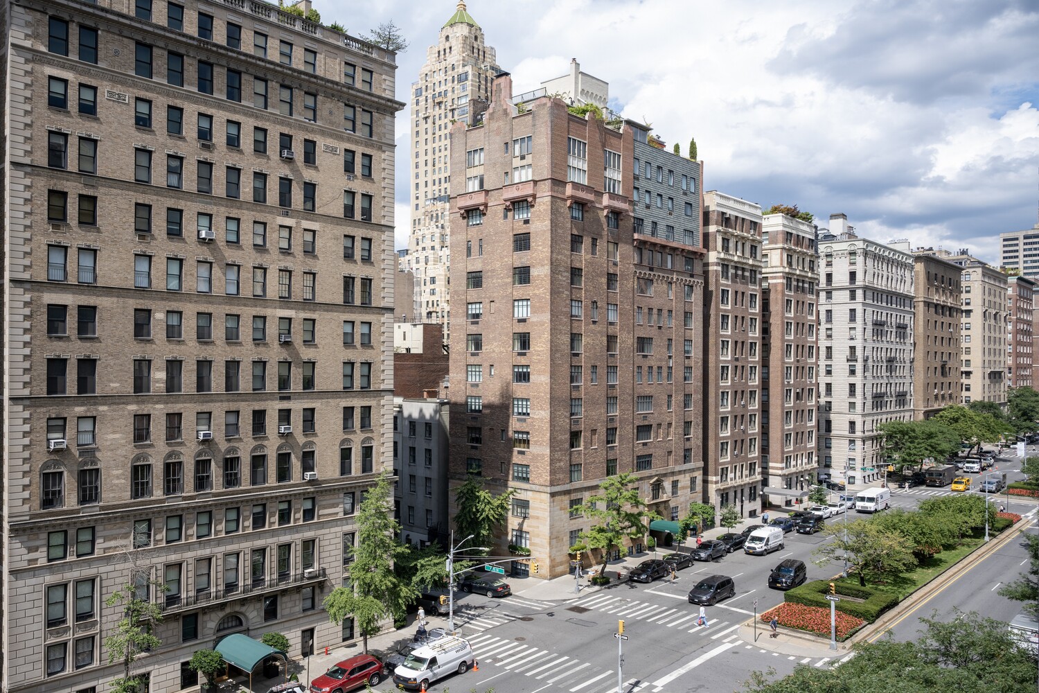 799 Park Avenue, Unit 9A Manhattan, NY 10021 - Photo 13 of 14 a city view with tall buildings