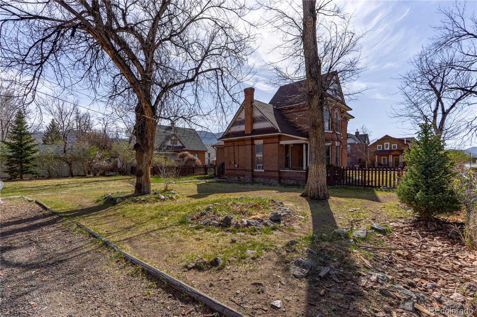 846 F Street Salida, CO 81201 - Photo 5 of 43 a front view of a house with garden