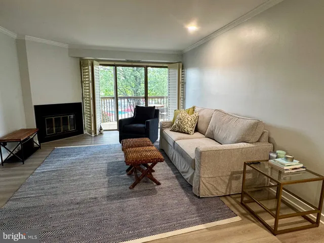 $2,950 | 2004 Quay Village Court, Unit 101, Annapolis, MD 21403