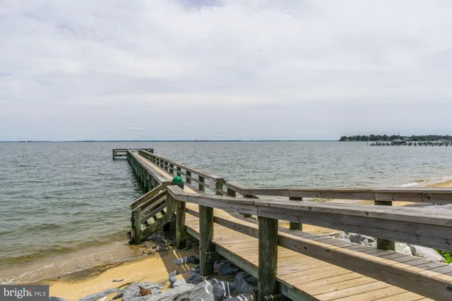 $2,950 | 2004 Quay Village Court, Unit 101, Annapolis, MD 21403