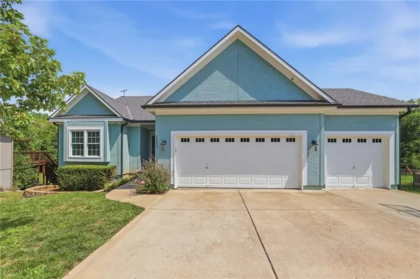 $530,000 | 1221 Southwest Sunflower Drive, Lee's Summit, MO 64081