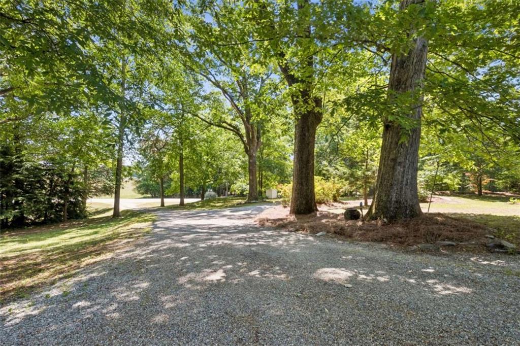 329 Gilbert Road Jefferson, GA 30549 - Photo 5 of 59