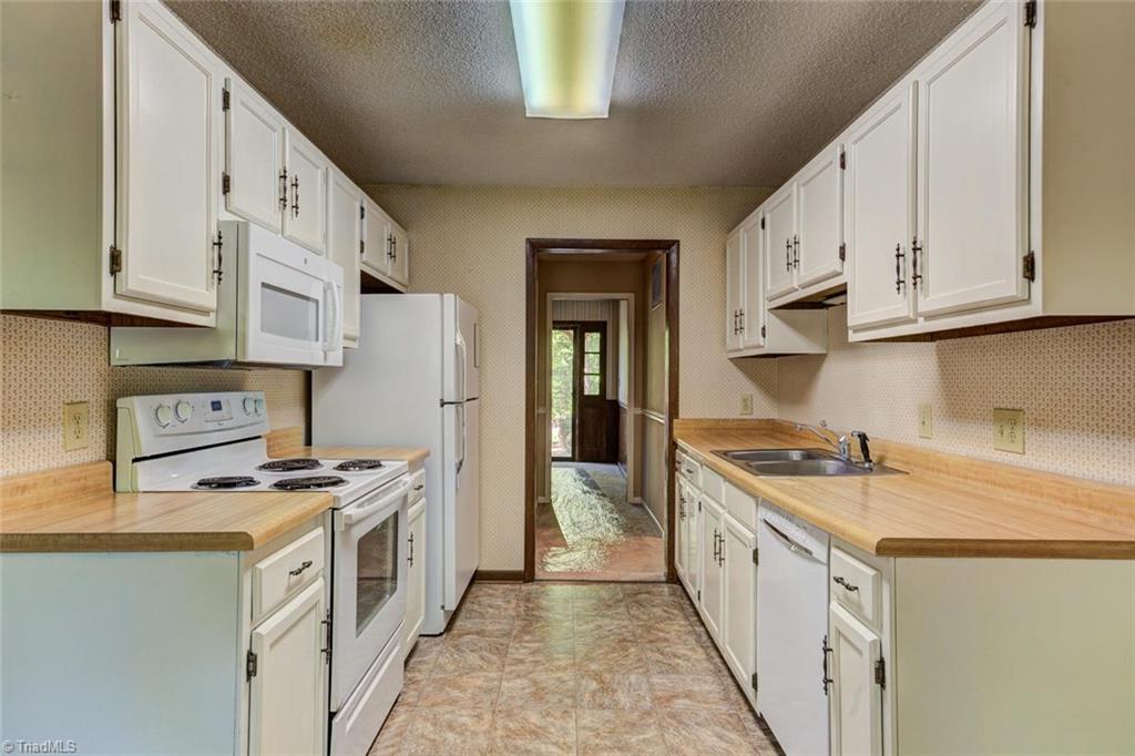 7211 Prentiss Road Greensboro, NC 27409 - Photo 15 of 30