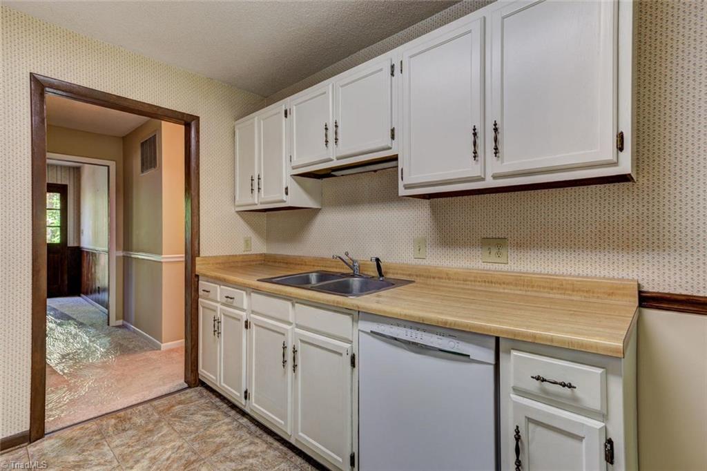 7211 Prentiss Road Greensboro, NC 27409 - Photo 17 of 30