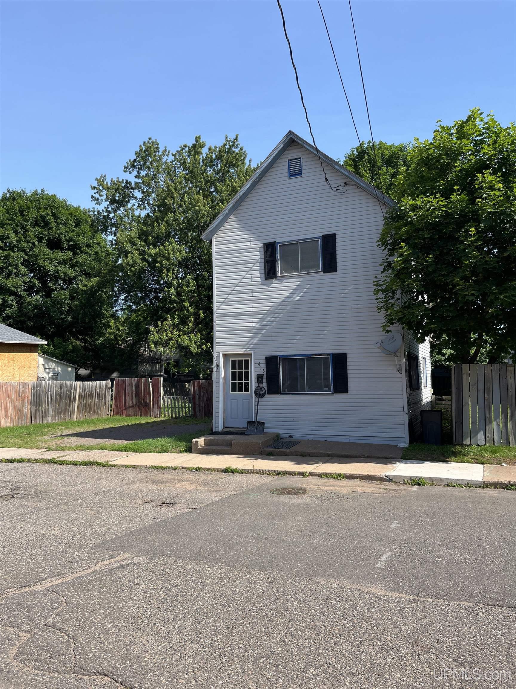 415 East High Street Ishpeming, MI 49849 - Photo 2 of 30