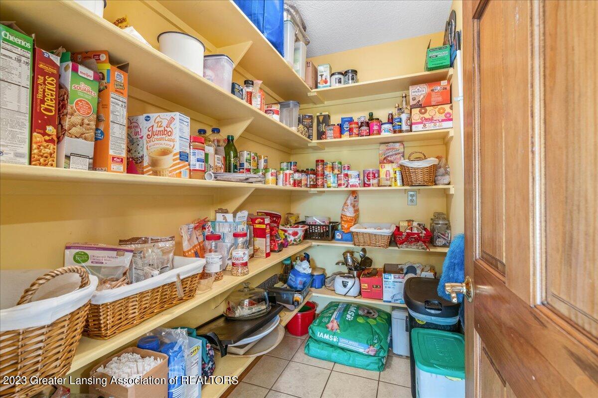 10568 Royston Road Grand Ledge, MI 48837 - Photo 23 of 60 41-Media Jett-26