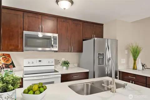 $499,950 | 12424 109th Court Northeast, Unit D304, Kirkland, WA 98034