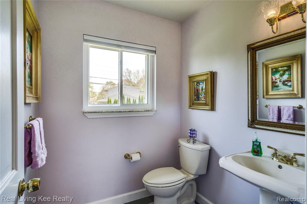 2055 Wayward Drive Rochester Hills, MI 48309 - Photo 33 of 41