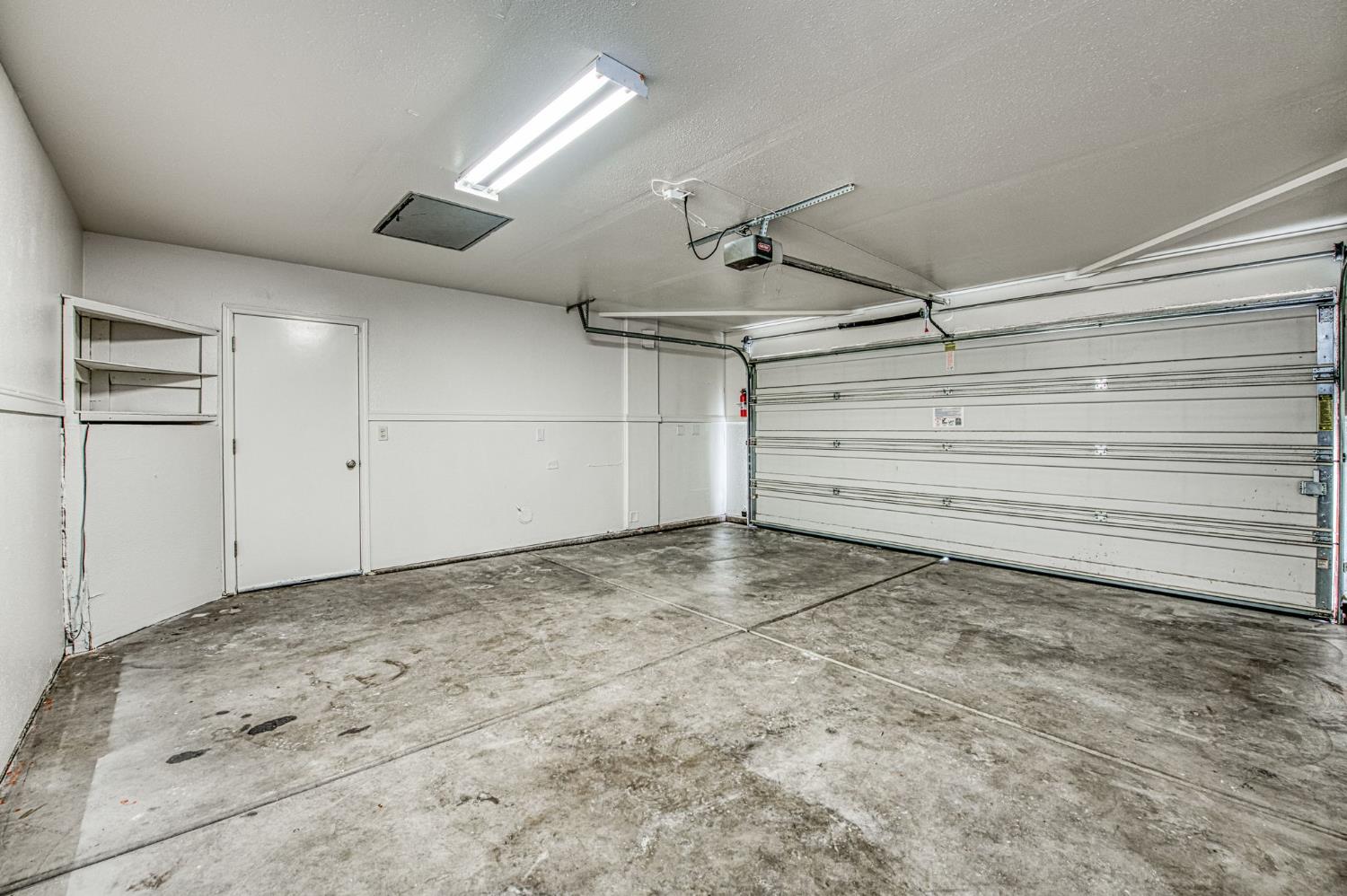 5176 West Michigan Avenue Fresno, CA 93722 - Photo 18 of 37 a view of a room with an empty space