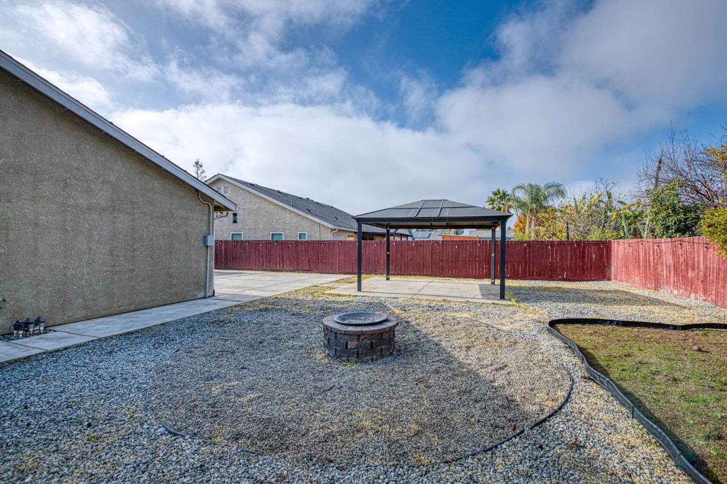 5176 West Michigan Avenue Fresno, CA 93722 - Photo 2 of 37