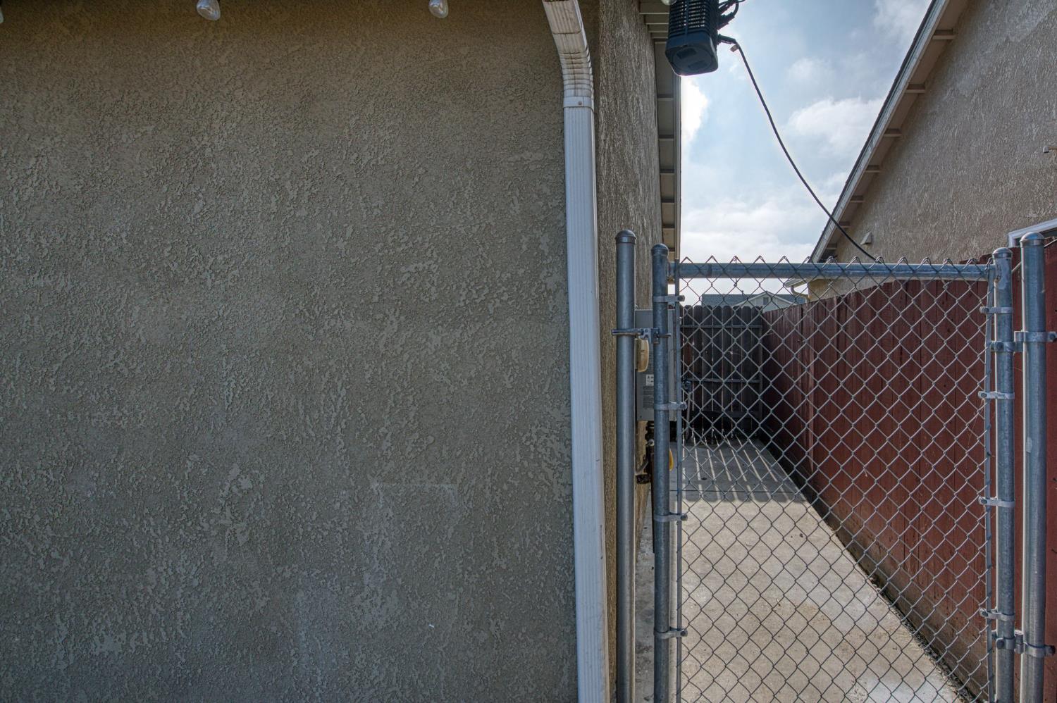 5176 West Michigan Avenue Fresno, CA 93722 - Photo 5 of 37