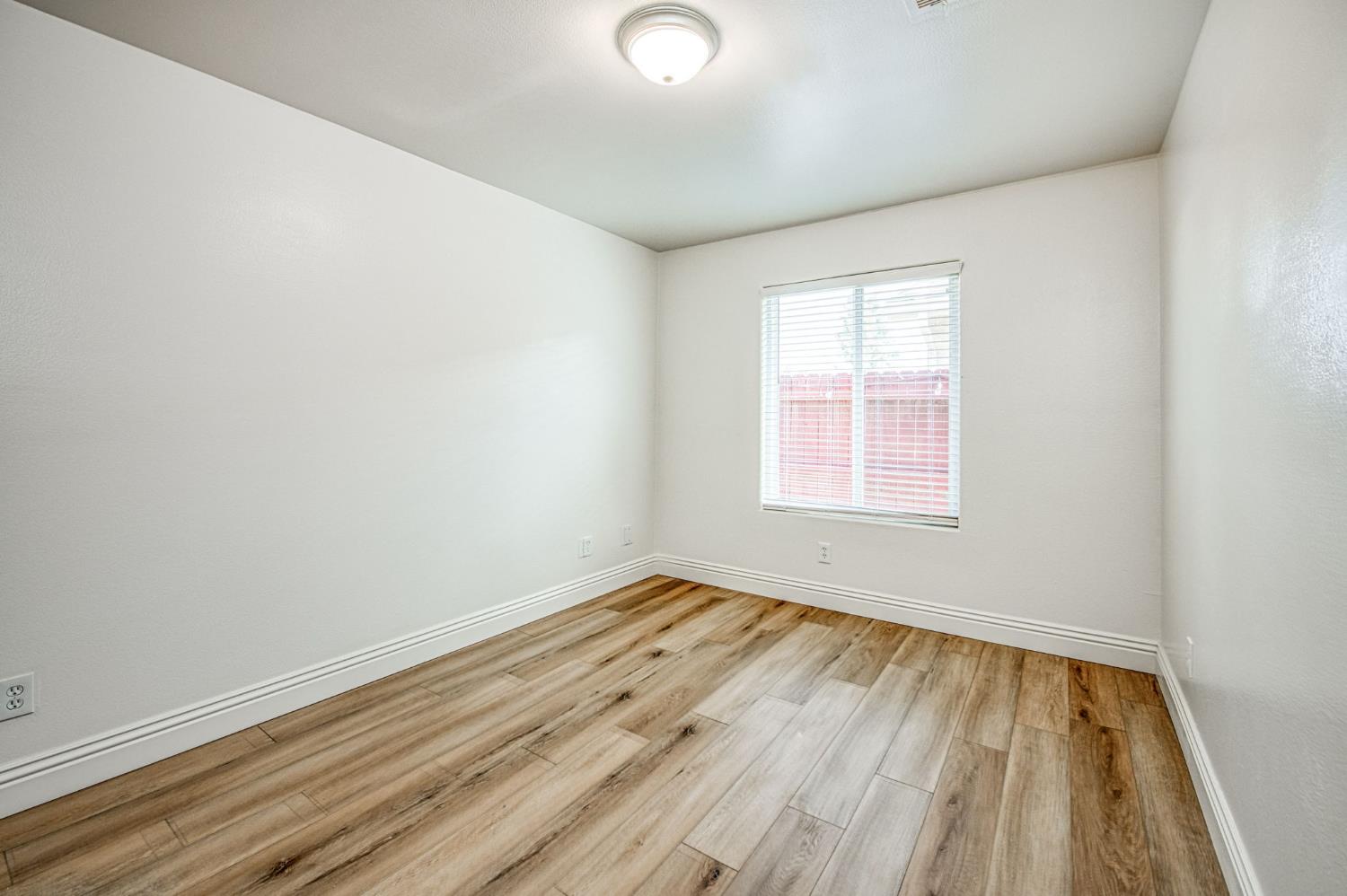 5176 West Michigan Avenue Fresno, CA 93722 - Photo 7 of 37