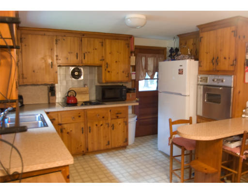 31 Van Norden Road Reading, MA 01867 - Photo 3 of 12 Gallery Image 3