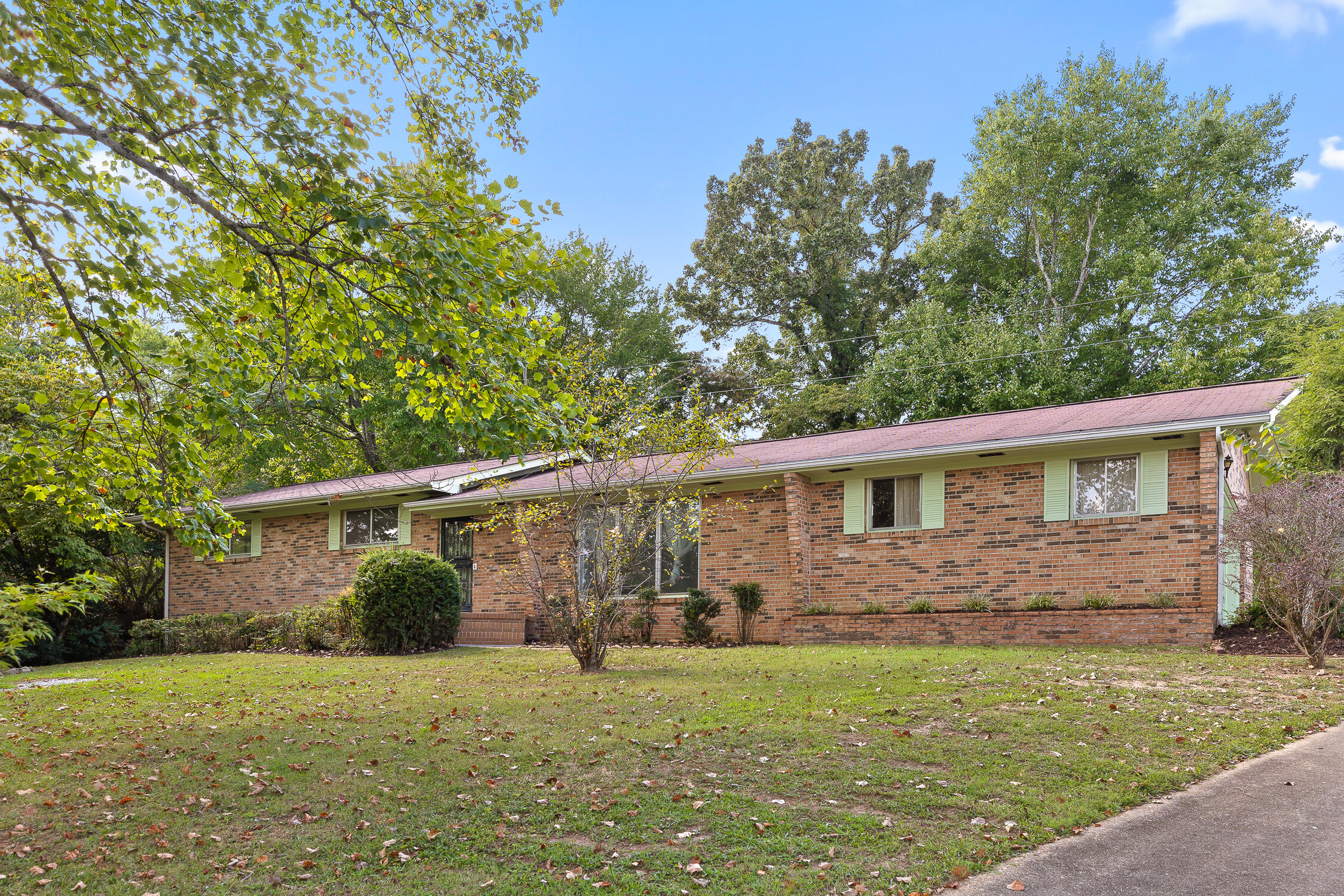 3911 Yorktown Road Chattanooga, TN 37416 - Photo 2 of 27 Yorktown-3