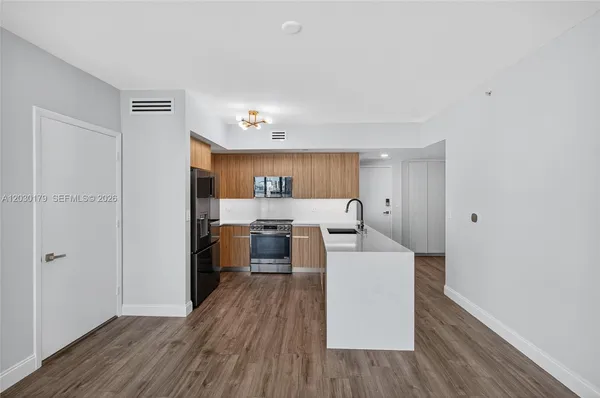 $649,000 | 350 South Miami Avenue, Unit 1705, Miami, FL 33130